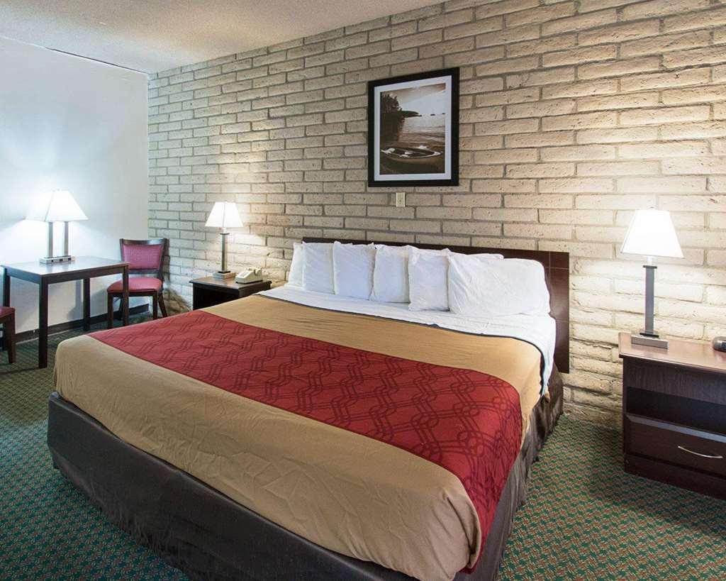 Econo Lodge San Angelo Room photo