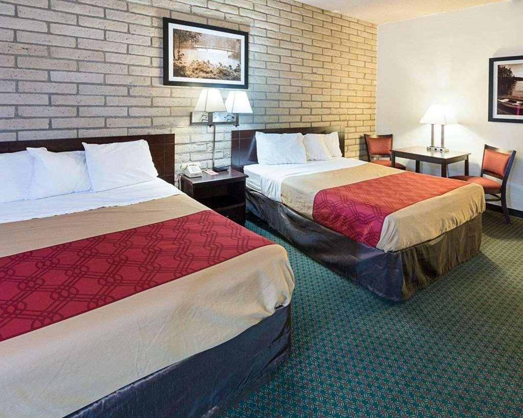 Econo Lodge San Angelo Room photo