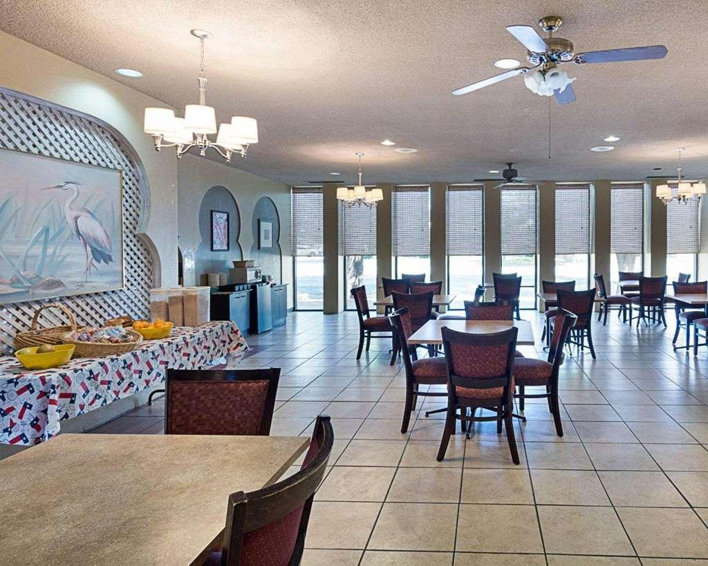Econo Lodge San Angelo Restaurant photo