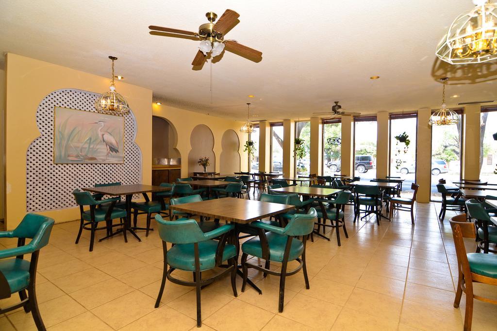 Econo Lodge San Angelo Restaurant photo